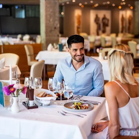 Hotel Warmbaderhof 5*